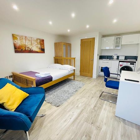 New Modern Studio Apartment, Parking, Netflix Kenilworth Bagian luar foto