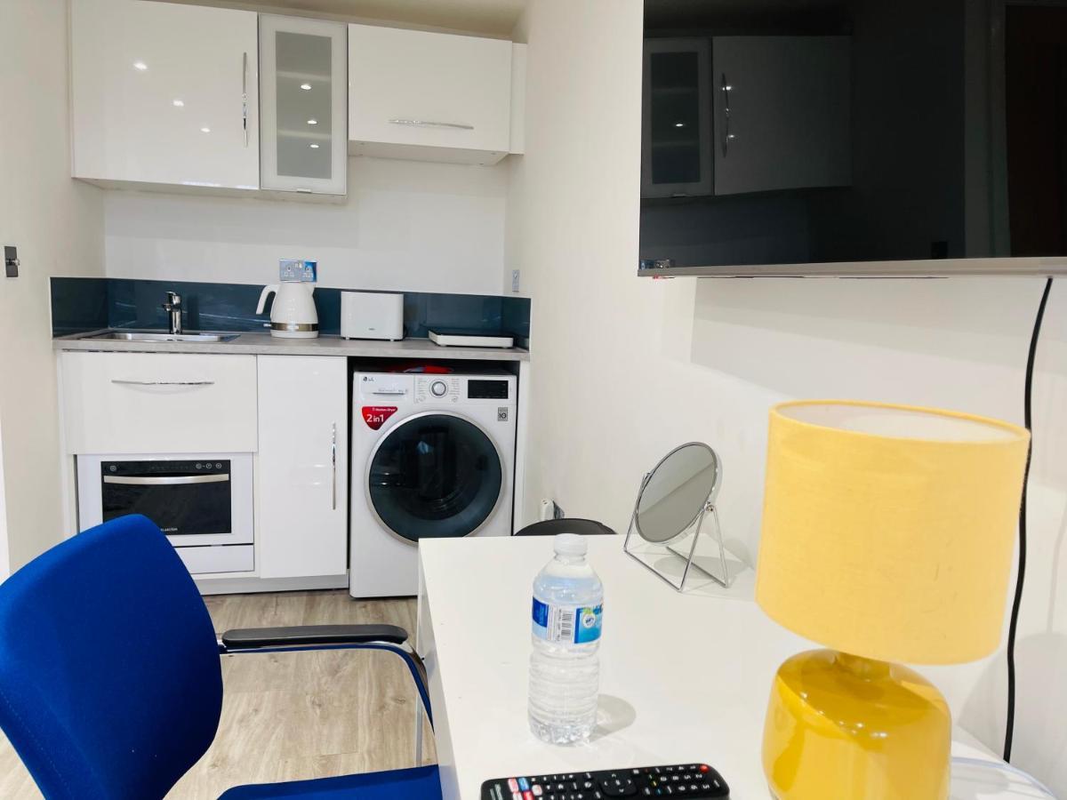 New Modern Studio Apartment, Parking, Netflix Kenilworth Bagian luar foto