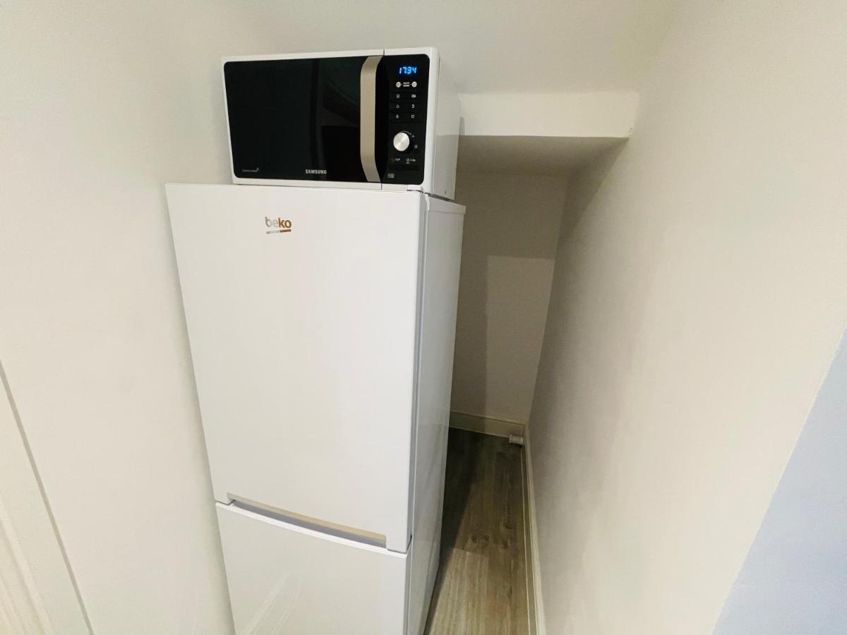 New Modern Studio Apartment, Parking, Netflix Kenilworth Bagian luar foto